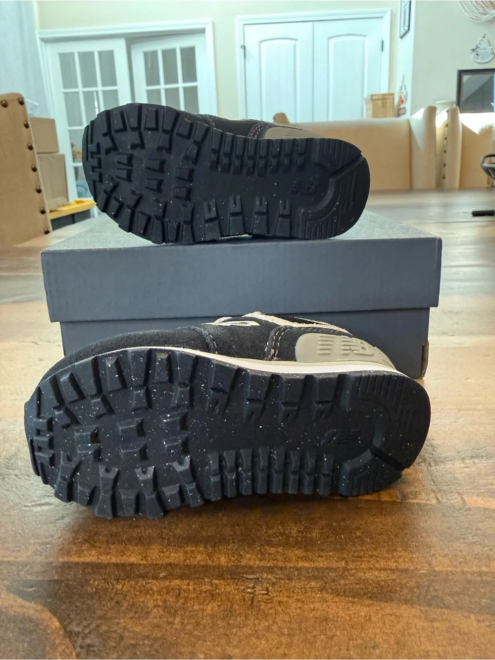 New Balance Kids Black and Light Gray Classic Sneaker, Infant Size 4